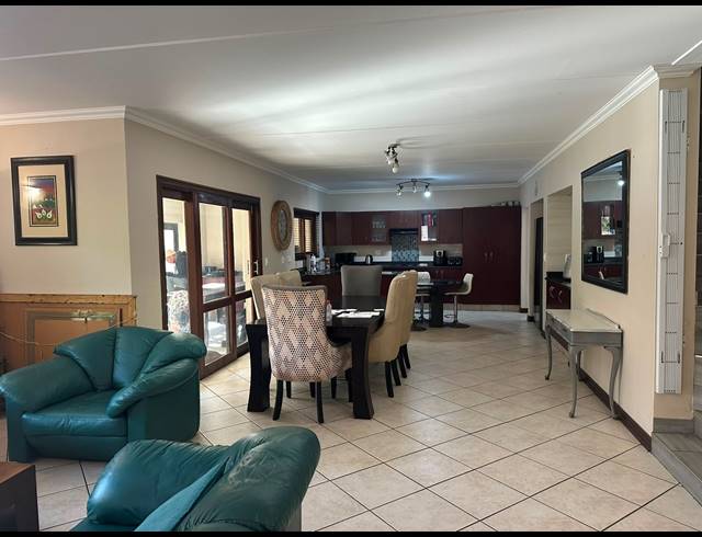 3 BEDROOM TOWNHOUSE FOR SALE IN GLENVISTA